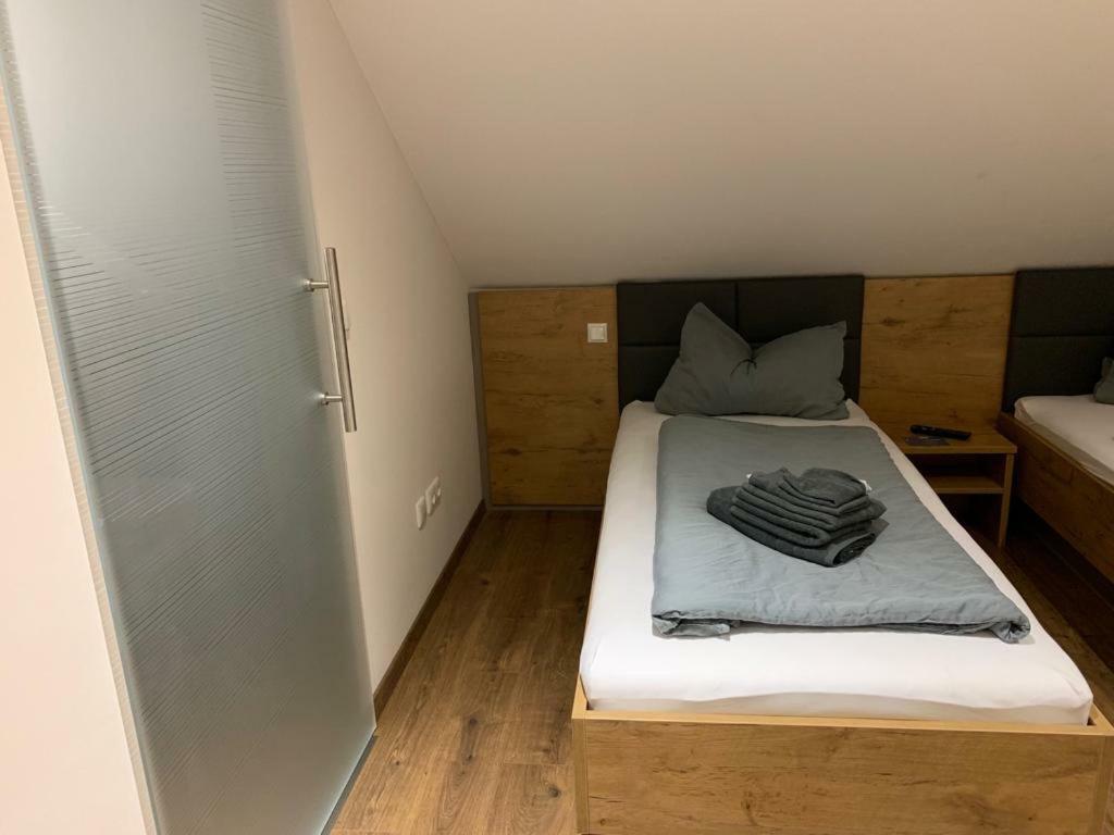 Pension FeWo Schwärzer Weiherhammer Exterior foto